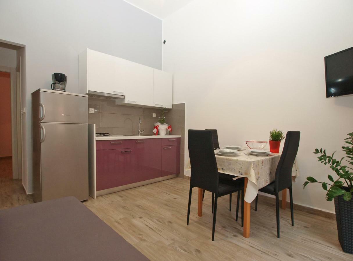 Apartments Oriana 898 Pula Buitenkant foto