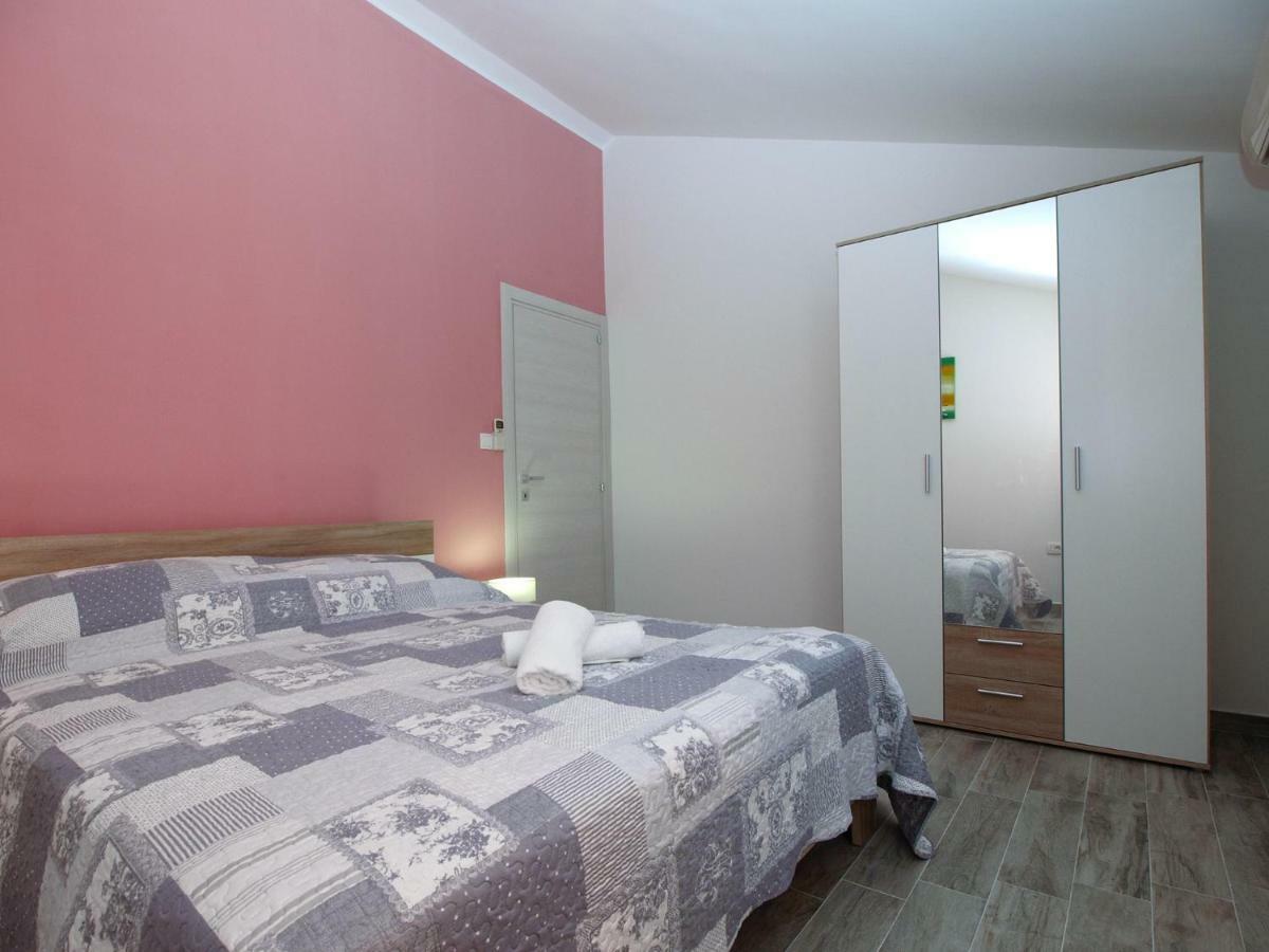 Apartments Oriana 898 Pula Buitenkant foto